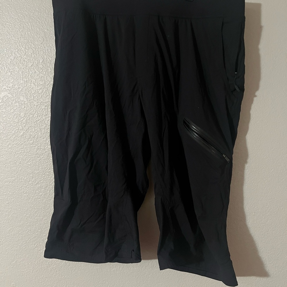 Lululemon Athletica Black Athletic Shorts Lightweight Relaxed Fit